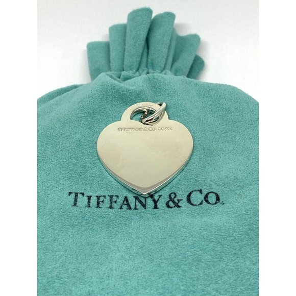 Large Return to Tiffany Etched Heart and Arrow Pendant, Necklace Sterling Silver - Picture 12 of 12